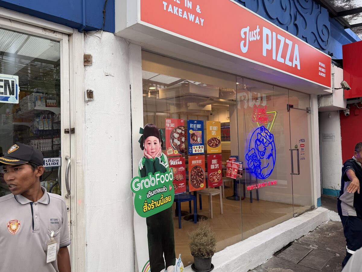 Just Pizza dine-in and takeaway restaurant exterior on Sukhumvit Soi 49 Bangkok - pizza wings and drinks with GrabFood delivery available in Thonglor
